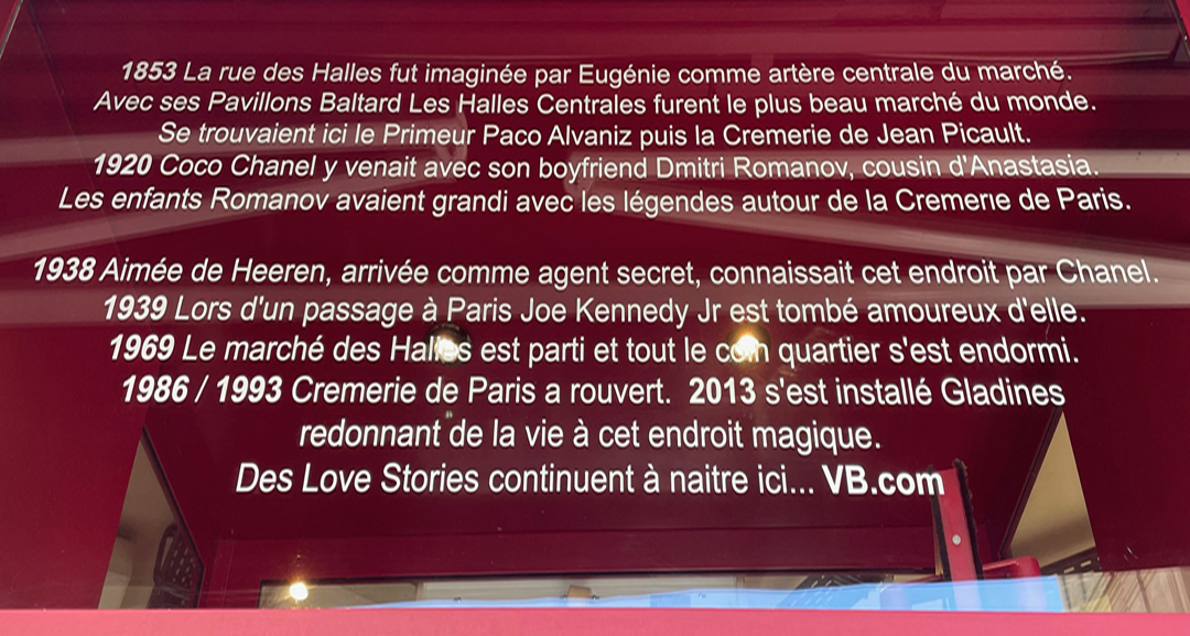 inscriptions historiques au dessus du restaurant mentionnant Aimee de Heeren et Joe Kennedy Jr Joe Kennedy Jr, Aimee de Heeren Gladines
